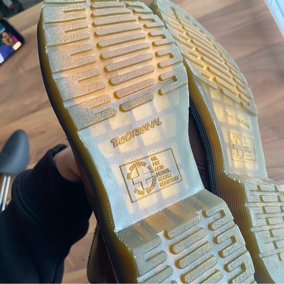 Cherry red Dr Marten boots - Picture 2 of 15